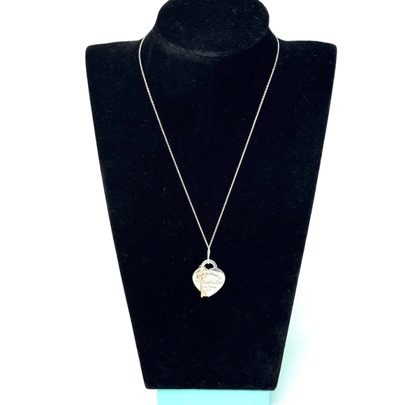 Authentic Tiffany & co. Return To Heart Tag / Key Necklace. - Picture 3 of 13